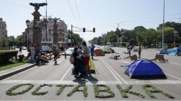 Начался 22-й вечерний протест против правящих