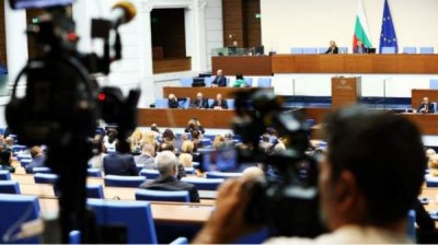 Первый бюджет Болгарии в евро – между двумя чтениями в Народном собрании и волной недовольства