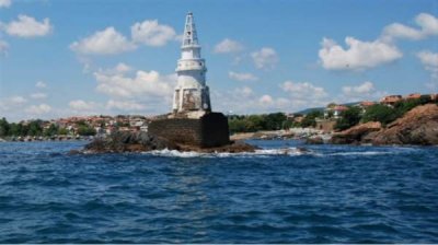 Музей в Ахтополе приобрел каменное тесло возрастом 7 тыс. лет, обнаруженное в море