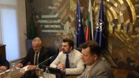 МИД встретил дипломатов в Софии с репрессированным Люпчо Георгиевским из Битолы