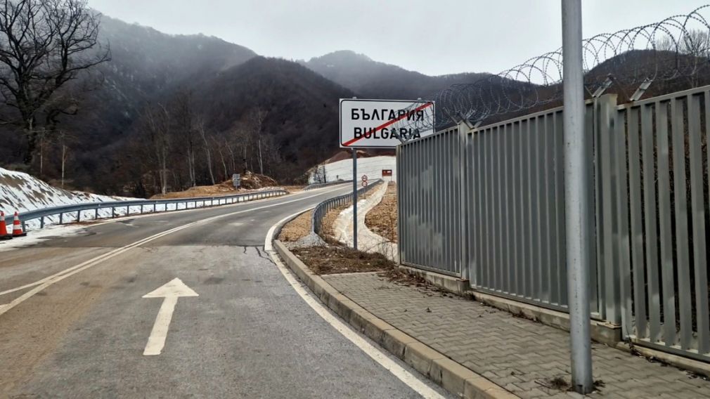 Движение грузовиков на границе с Турцией остается интенсивным