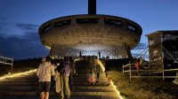 Гости фестиваля OpenBuzludzha уверены, что памятник времен социализма на вершине должен остаться туристической аттракцией