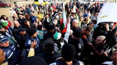 Протест партии "Возрождение" против евро и визита Кристин Лагард