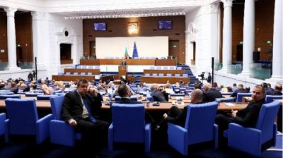 Парламент принял декларацию об отказе от отправки болгарских военнослужащих в Украину