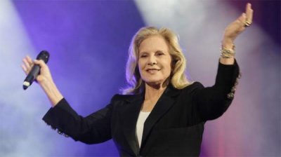 &laquo;Облачко белое&raquo; прозвучит на прощальном турне Сильви Вартан