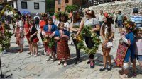 С факелами и венками из трав в Делчево отмечают праздник Ивана Купала