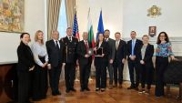 Служебный министр внутренних дел находится с визитом в США