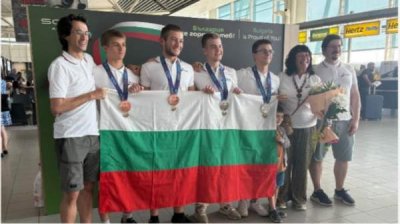 Болгарские школьники по естественным наукам и лингвистике вернулись с 12 наградами