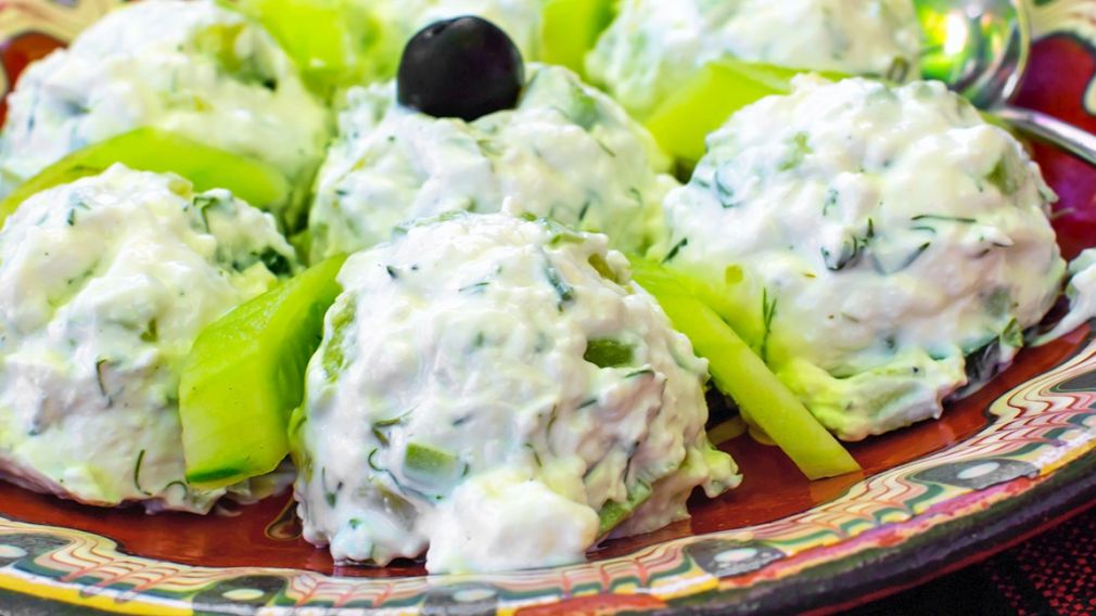 Болгарский салат &laquo;Снежанка&raquo; возглавил мировой рейтинг блюд с огурцом