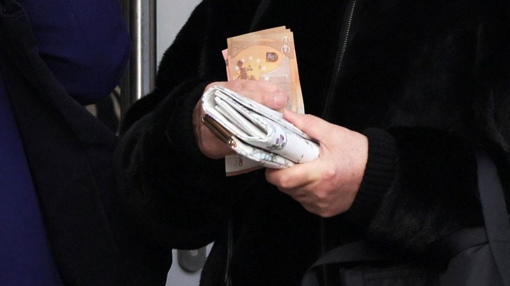 Первая пенсия в евро - пожилые люди в Болгарии адаптируются к новой валюте