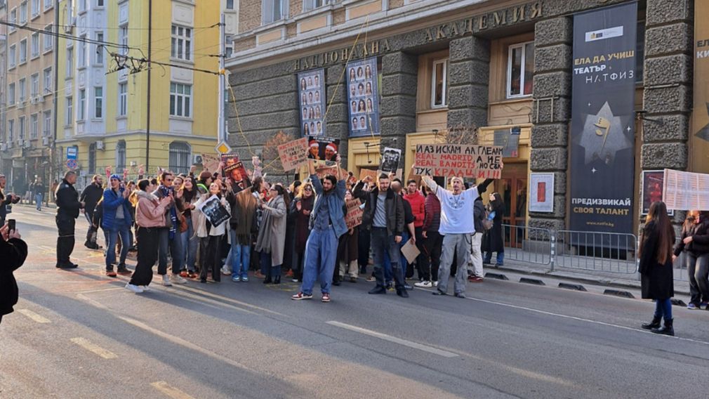 Студенты вышли на протест против правительства