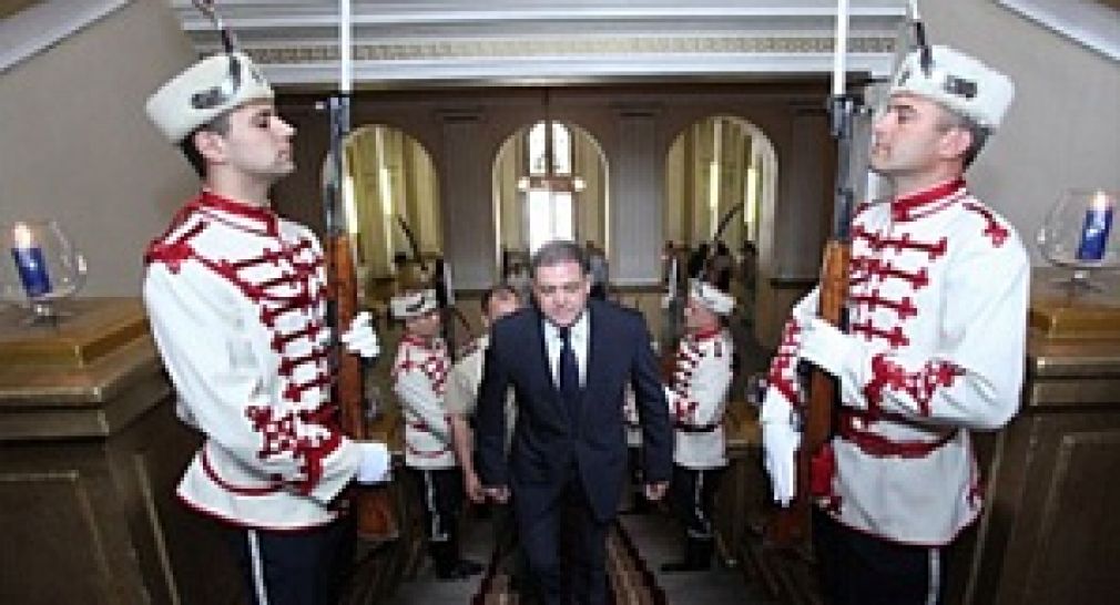 В болгарской армии на двух рядовых приходится один офицер