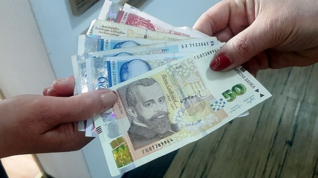 Средний размер брутто-зарплаты в Болгарии достиг 2000 левов /1022.58 EUR/