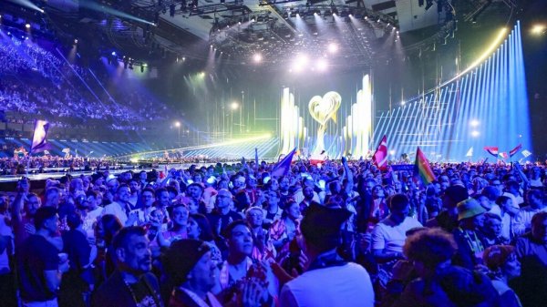 DARA привлекает внимание на Евровидении-2026 талантом и невероятной энергией