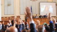 Парламент принял отставку правительства