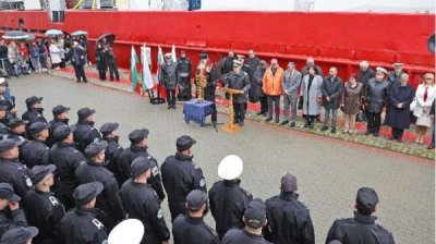 Научно-исследовательский корабль Свв. Кирилла и Мефодия отплавал к Антарктиде