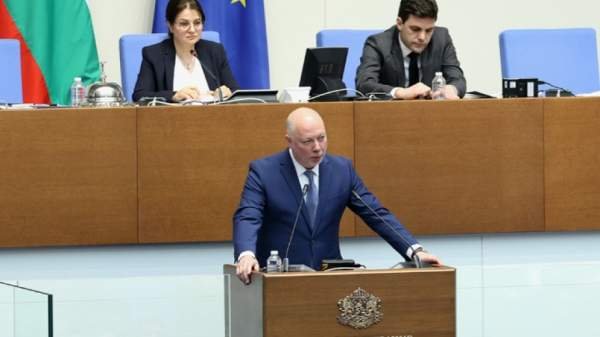 Депутаты отправили в отставку спикера парламента Росена Железкова