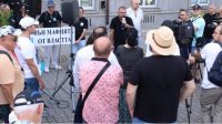Гражданский протест проходит перед зданием Комиссии против коррупции
