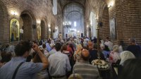 Тысячи верующих стекаются к мироточивой Гавайской иконе Божией Матери