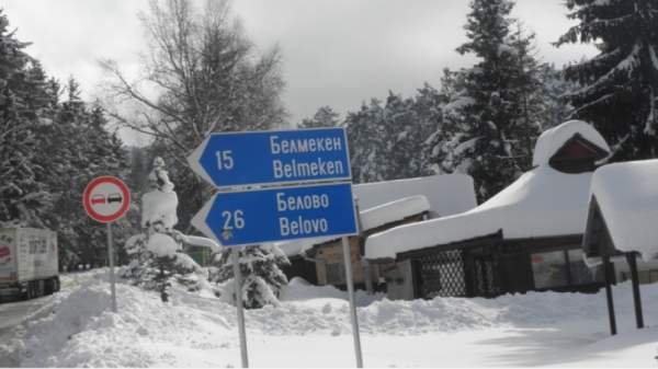 Военная техника деблокирует спортивную базу в Белмекене