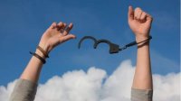Фонд организует терапию для детей и подростков, пробовавших опиаты