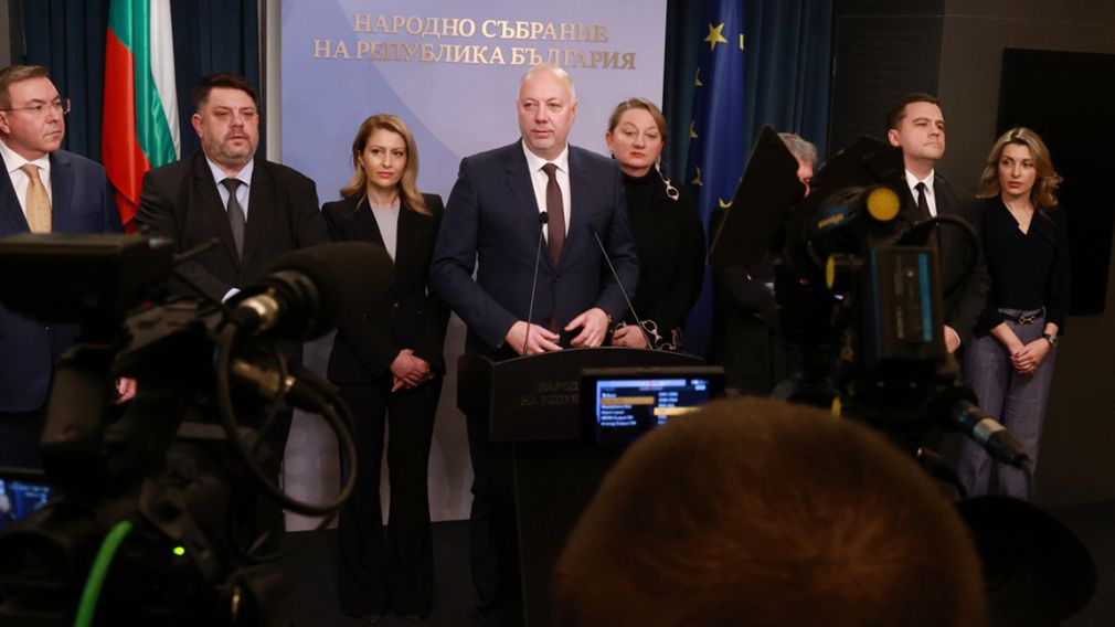 Правительство подало в отставку, не дожидаясь вотума недоверия