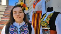 Двадцатилетняя Десислава Маринова создает аутентичные народные костюмы