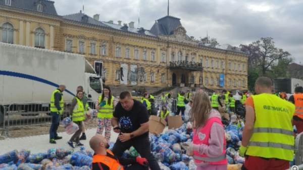 “Крышки во имя будущего” собирает средства на мобильные дефибрилляторы для лечения младенцев