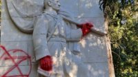 Памятник Советской армии в Стара-Загоре разрисовали красной краской
