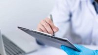 Молодые врачи требуют минимальной заработной платы не менее 150 % от средней зарплаты