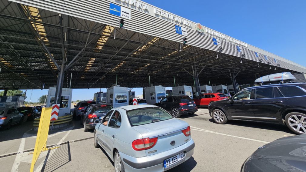 Интенсивное движение большегрузов в направлении Турции