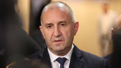 Румен Радев: Поддерживаем Украину, но прекращаем дарения Киеву