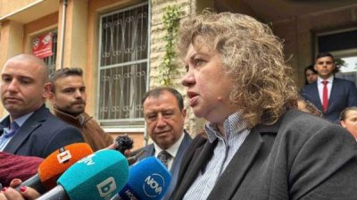 Председатель парламента Наталия Киселова назвала спорным намерение президента Радева о референдуме