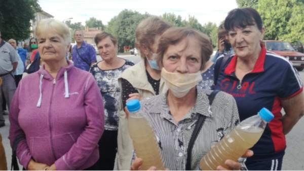 Протесты в стране стимулируют и гражданское недовольство по неполитическим причинам