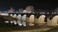Молодые болгары из Молдовы, Украины и Румынии станцуют у моста Колю Фичето в городе Бяла