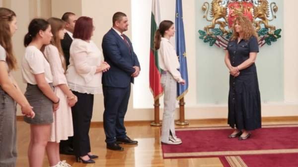Школьники из Болгадского района Украины встретились с вице-президентом Илияной Йотовой