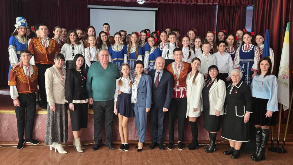 В Болгарской школе в с. Кулевча (Украина) открыли мультимедийный кабинет