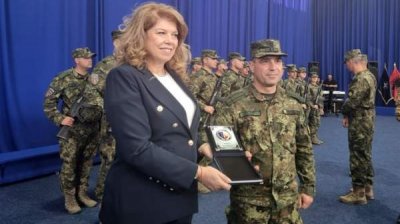 Вице-президент поздравила болгарских военнослужащих в Косово с праздником 6 Мая