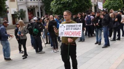 Протестное шествие против насилия над детьми