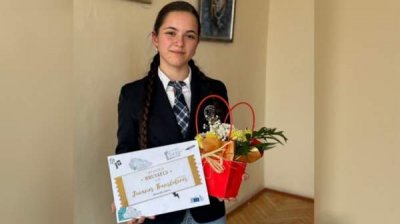 ЕК вручает приз в сфере перевода болгарской школьнице Александре Атанасовой