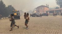 Пожар достиг домов в селе Воден, жителей эвакуируют