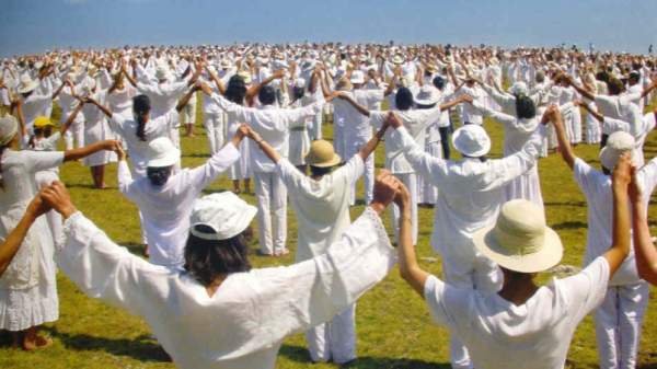 Всемирное Белое братство готовится к танцу 