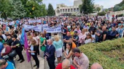 Протестующие шахтеры и энергетики блокируют дороги по Болгарии