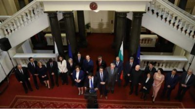 Стабильное правительство, по крайней мере, в краткосрочном плане, прогнозируют аналитики