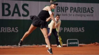 Сесил Каратанчева отметила возвращение на корт победой на "Ролан Гарросе"