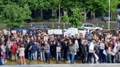 Молодые и будущие медики из шести городов Болгарии вышли на протест с требованием о достойной оплате труда