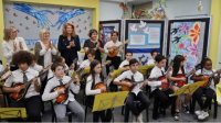 Израильские школьники встретили вице-президента Йотову болгарской народной песней