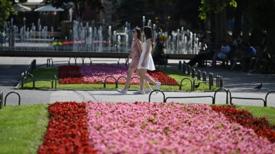 Жаркая погода в первый выходной день