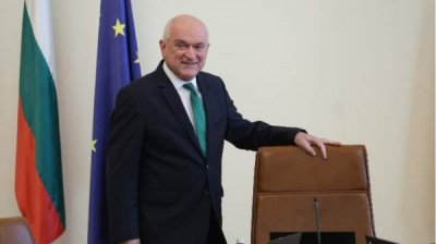 Премьер-министр призвал людей голосовать, чтобы наступил финал сериала "Игра в выборы"