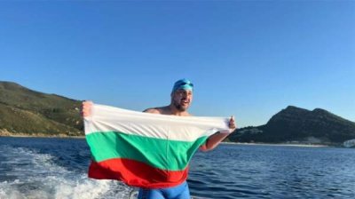 Пловец-марафонец Петр Стойчев преодолел Гибралтарский пролив